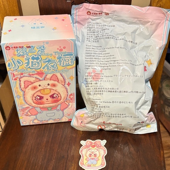 Baby Three Cat Wardrobe, Confirmed
Box, Card and Unopened Bag NEW - Picture 5 of 5